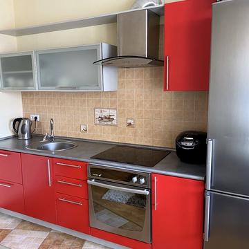 Анни Ахматової вул., 31