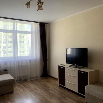 Воскресенська вул., 14-Б