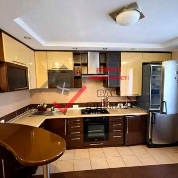 Вячеслава Чорновола вул., 6