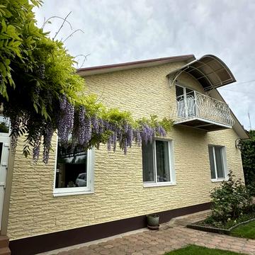 Квітнева вул., 12