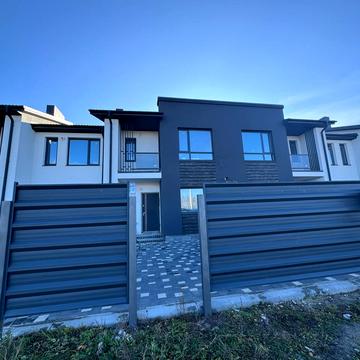 2-га Білогорська вул., 11