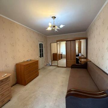 Академіка Корольова вул., 18