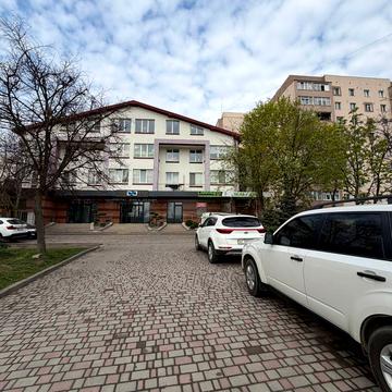 Володимира Івасюка вул., 76а