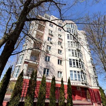 Академіка Лебедєва вул., 1