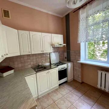 Єреванська вул., 5