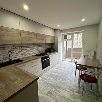 Львівська вул., 8