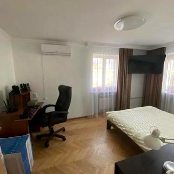 Івана Рубчака вул., 6