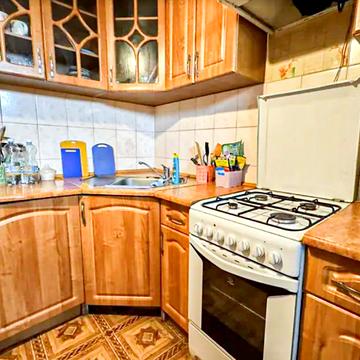 Торговиця вул., 28