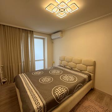 Євгена Патона вул., 27