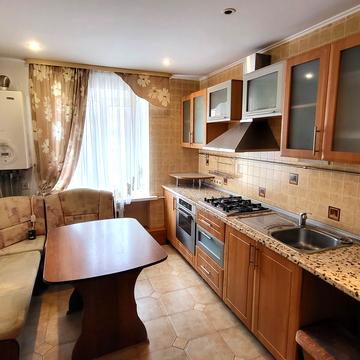 Богдана Хмельницького бульв., 12б