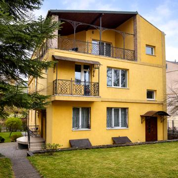 Чумацька вул., 6