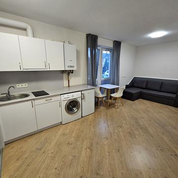 Амосова вул., 63