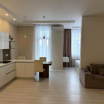 Академіка Філатова вул., 2/1