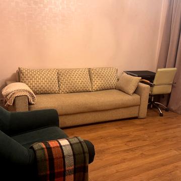 Дніпровська набережна вул., 19