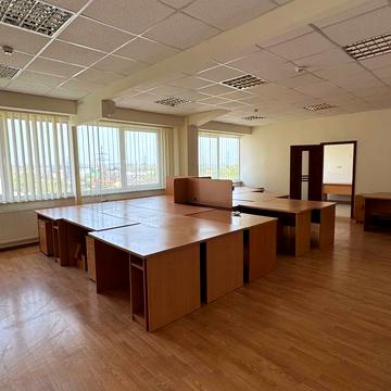 Богдана Хмельницького вул., 112