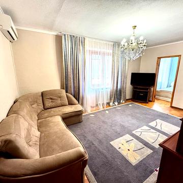 Героїв Крут вул. (Фурманова), 14