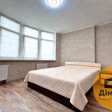 Анни Ахматової вул., 22