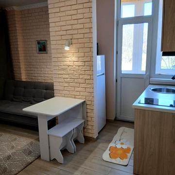 Магістральна вул., 33