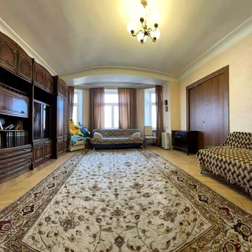 Михайла Грушевського вул., 34/1