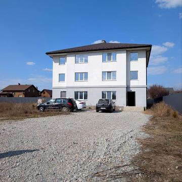 Яблунева вул., 4