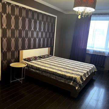 Анни Ахматової вул., 3