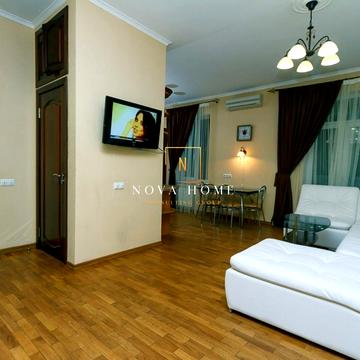 Хрещатик вул. (Kreschatic), 13