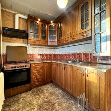 Братиславська вул., 7