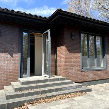 Івана Світличного, 9