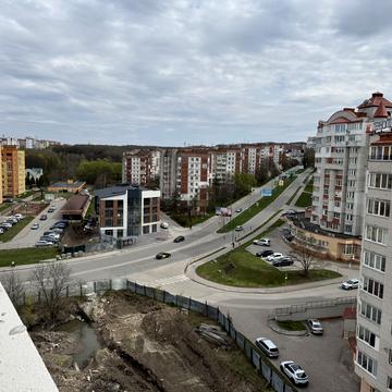 Коновальця вул., (Будинок)