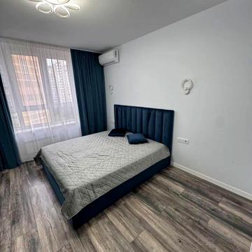 Драгоманова вул., 10