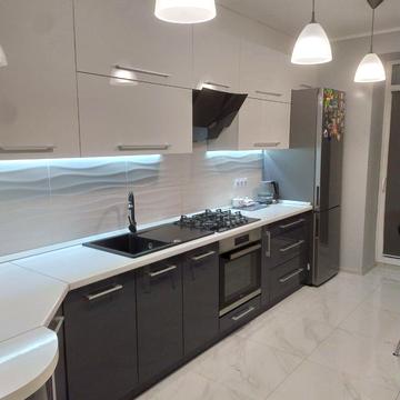 Богдана Хмельницького вул., 215