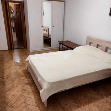 Карпа Скидана вул., 4