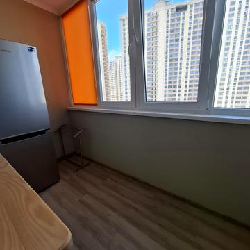 Академіка Сахарова вул., 40