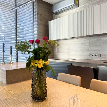 Джона Маккейна вул. (Івана Кудрі), 1-А