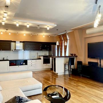 Лабораторна вул., 8