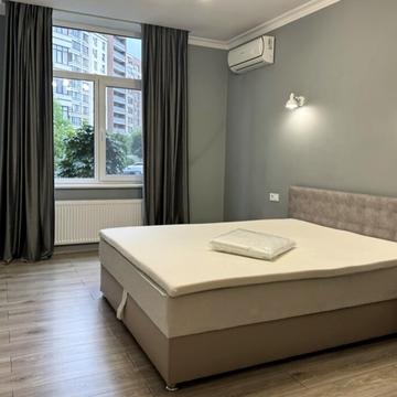 Юнацька вул., 10