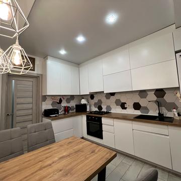 Анатолія Лабунського вул., 4