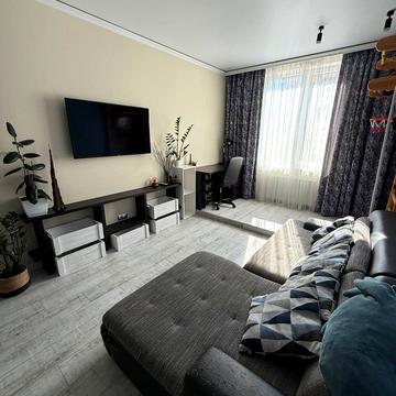 Михайлівська вул., (Будинок 1)