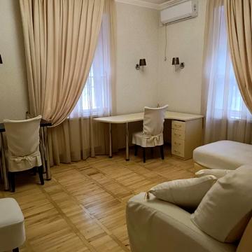 Батальйону "Дніпро" бульв., 1-А