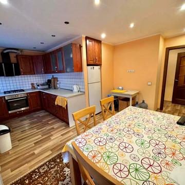 Євгена Патона вул., 2