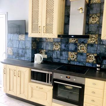 Анни Ахматової вул., 22