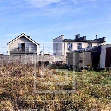 Євгена Плужника вул.