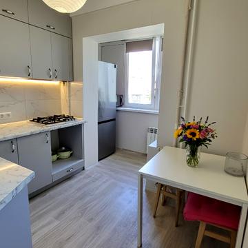 Юрія Шумського вул., 8