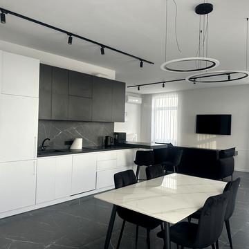 Закарпатська вул., 21