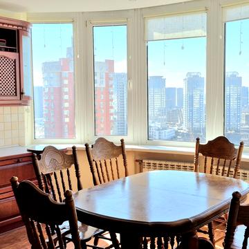 Анни Ахматової вул., 48