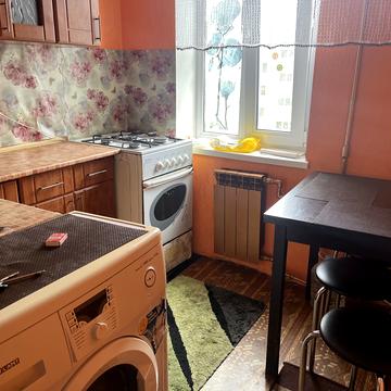 Академіка Доброхотова вул., 5