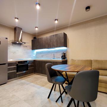 Андрія Аболмасова вул. (Панельна), 4