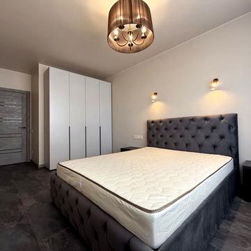 Олександра Олеся вул., 17