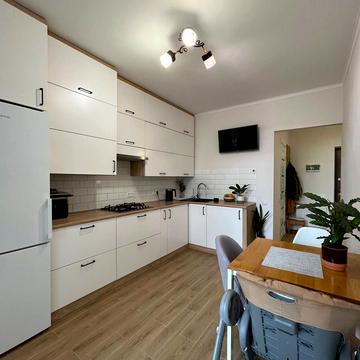 Героїв Крут вул., 3