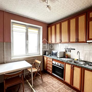 Хуторівка вул., 40